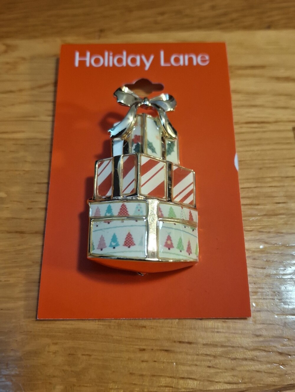 Holiday Lane Gold-Tone Gift-Wrapped Presents Pin Brooch NWT